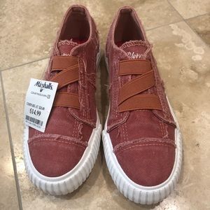 Girls Blowfish elastic sneaker sz 2